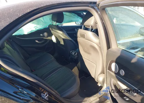 2019 Mercedes-Benz E 300 4Matic z USA, uszkodzony, nr VIN WDDZF4KB4KA624060